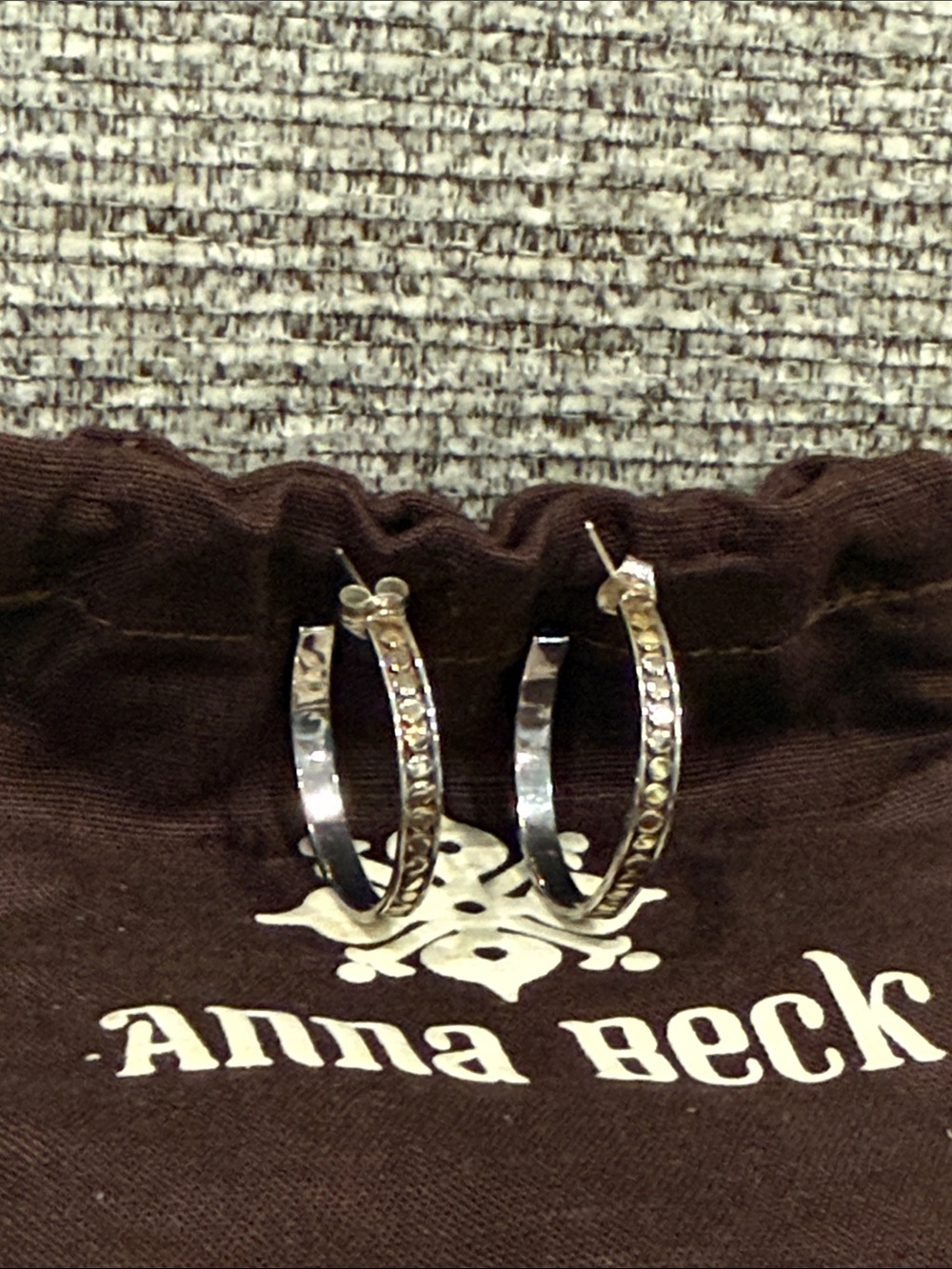 • Anna Beck • EUC • CLASSIC LARGE HOOP DISC EARRING IN GOLD/SILVER - Picture 4 of 15